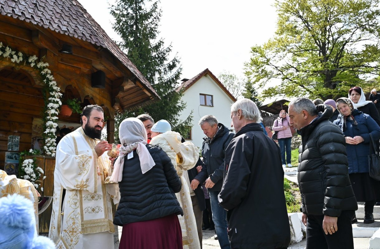 Sărbătoare la Schitul Straja, judeţul Hunedoara 332330