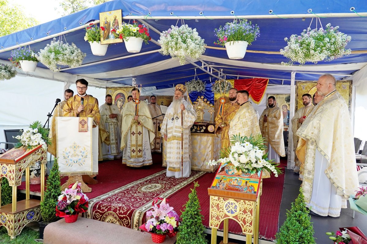 Sfințire de biserică în Dolhești, Iași 332332