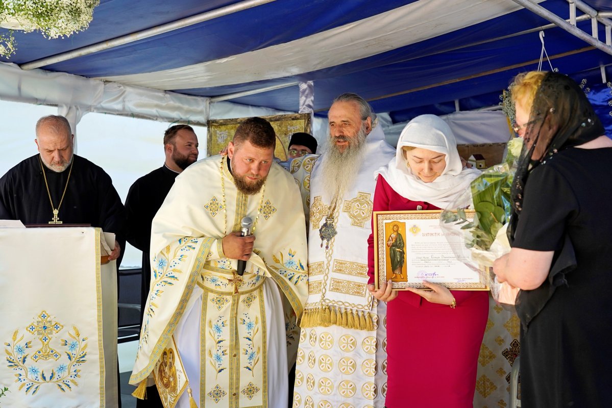 Sfințire de biserică în Dolhești, Iași 332333