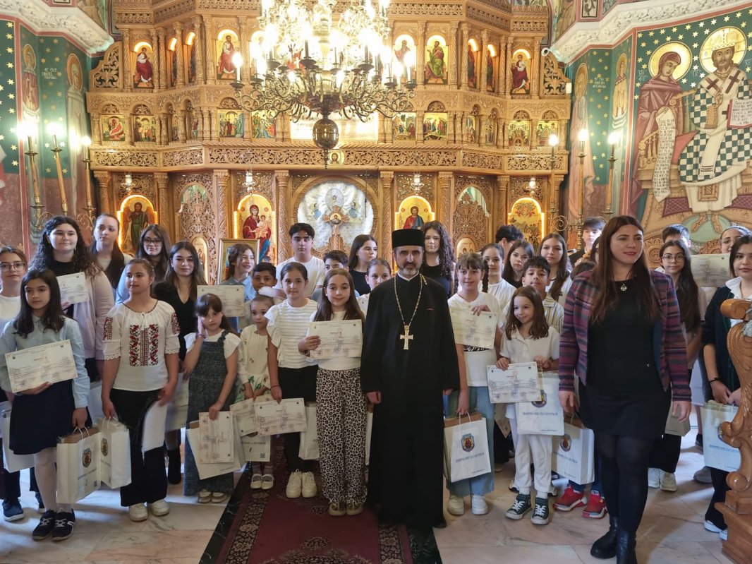 Premierea elevilor participanţi la concursul „Iubirea față de Dumnezeu și față de aproapele” 332462