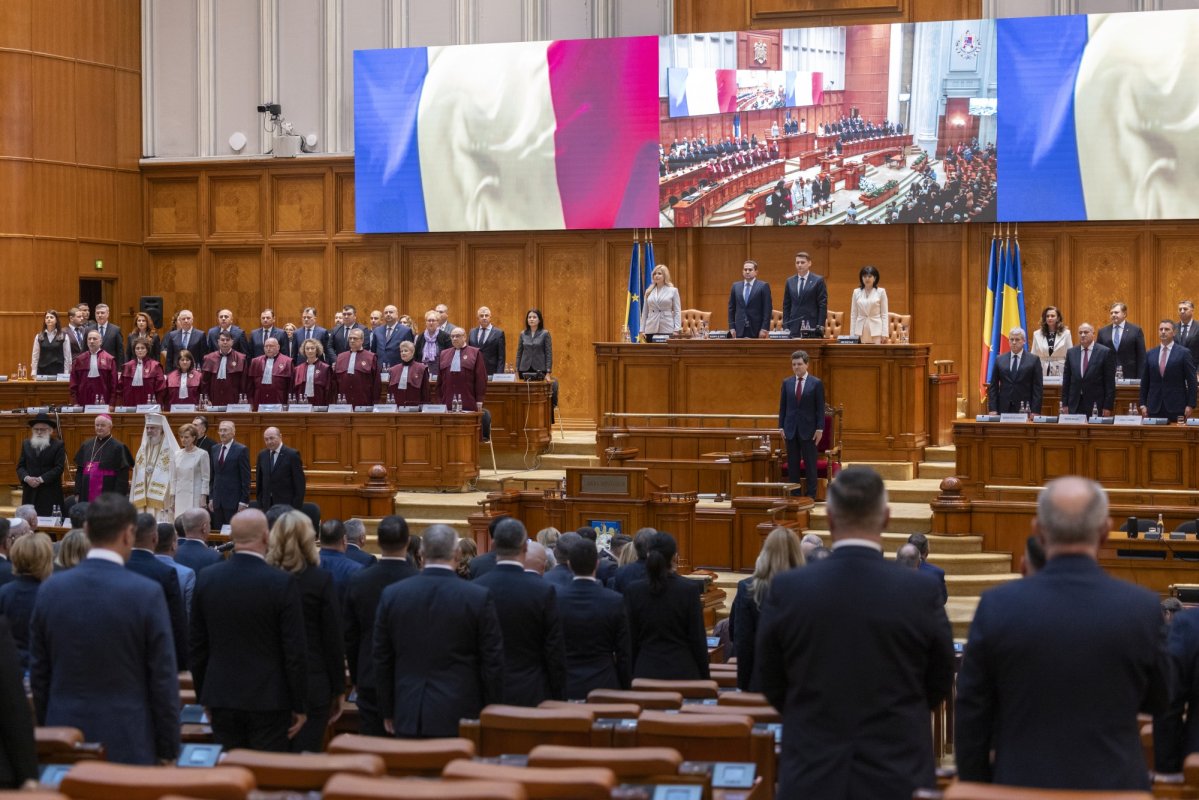 Patriarhul României a participat la ceremonia de învestire a noului președinte al țării 332593
