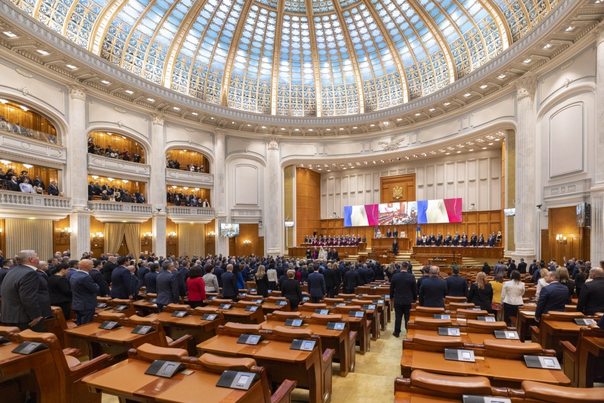 Patriarhul României a participat la ceremonia de învestire a noului președinte al țării 332594