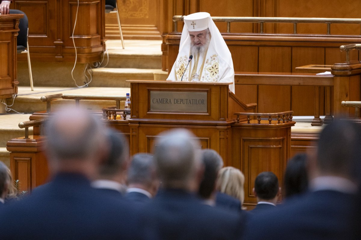 Patriarhul României a participat la ceremonia de învestire a noului președinte al țării 332600