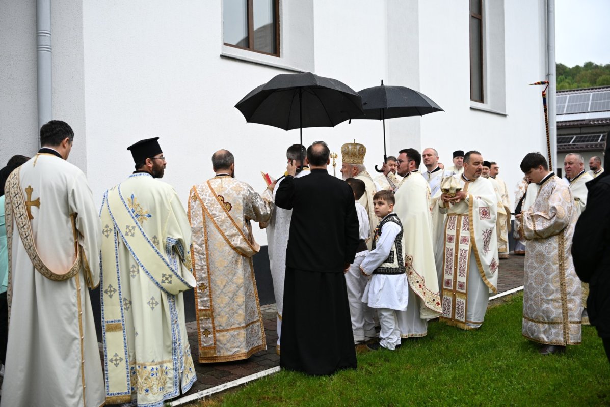 Resfințirea Bisericii „Sfinții Arhangheli Mihail și Gavriil”-Ilva Mică I 332562