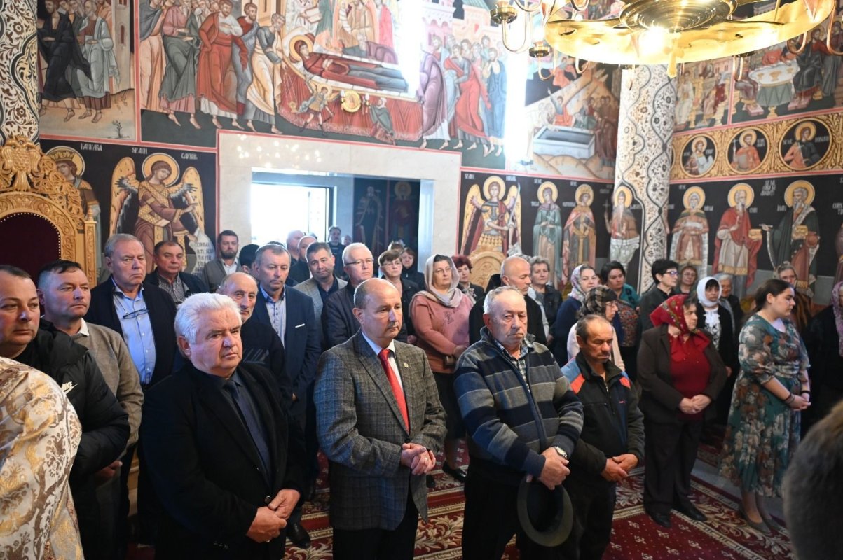 Schitul „Sfinții Împărați Constantin și Elena” din Eparhia Oradiei a fost sfințit 332558