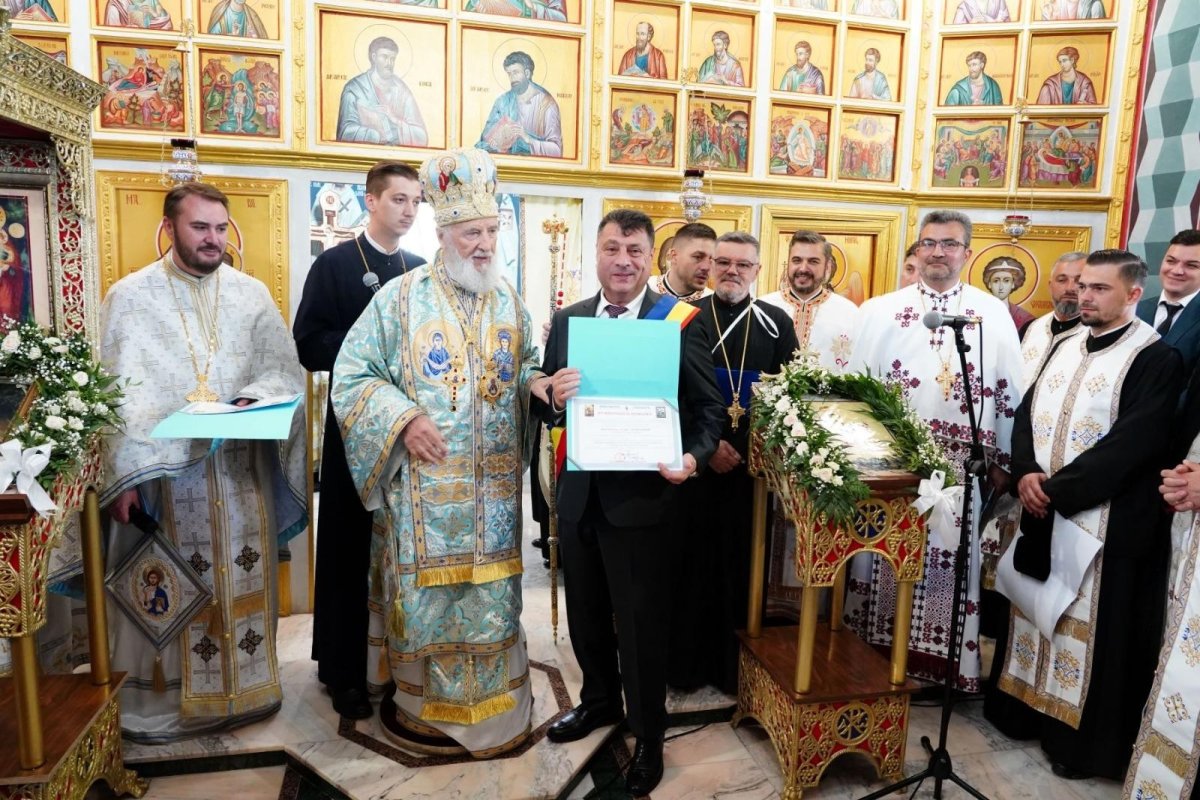 Sfințirea bisericii Parohiei Ionești din județul Dâmbovița 332608