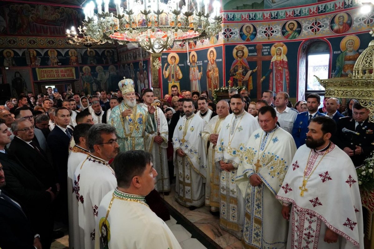 Sfințirea bisericii Parohiei Ionești din județul Dâmbovița 332609