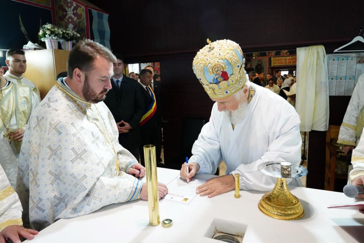 Sfințirea bisericii Parohiei Ionești din județul Dâmbovița 332613