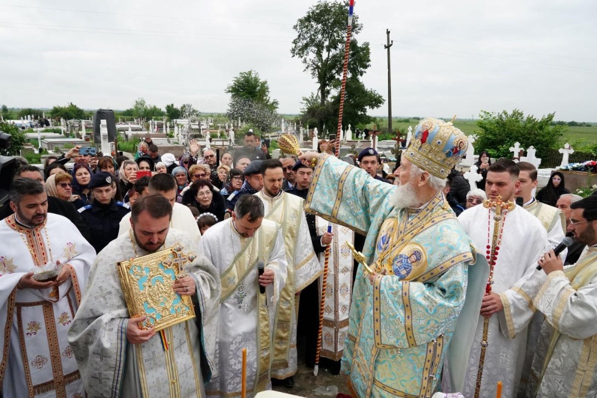 Sfințirea bisericii Parohiei Ionești din județul Dâmbovița 332617