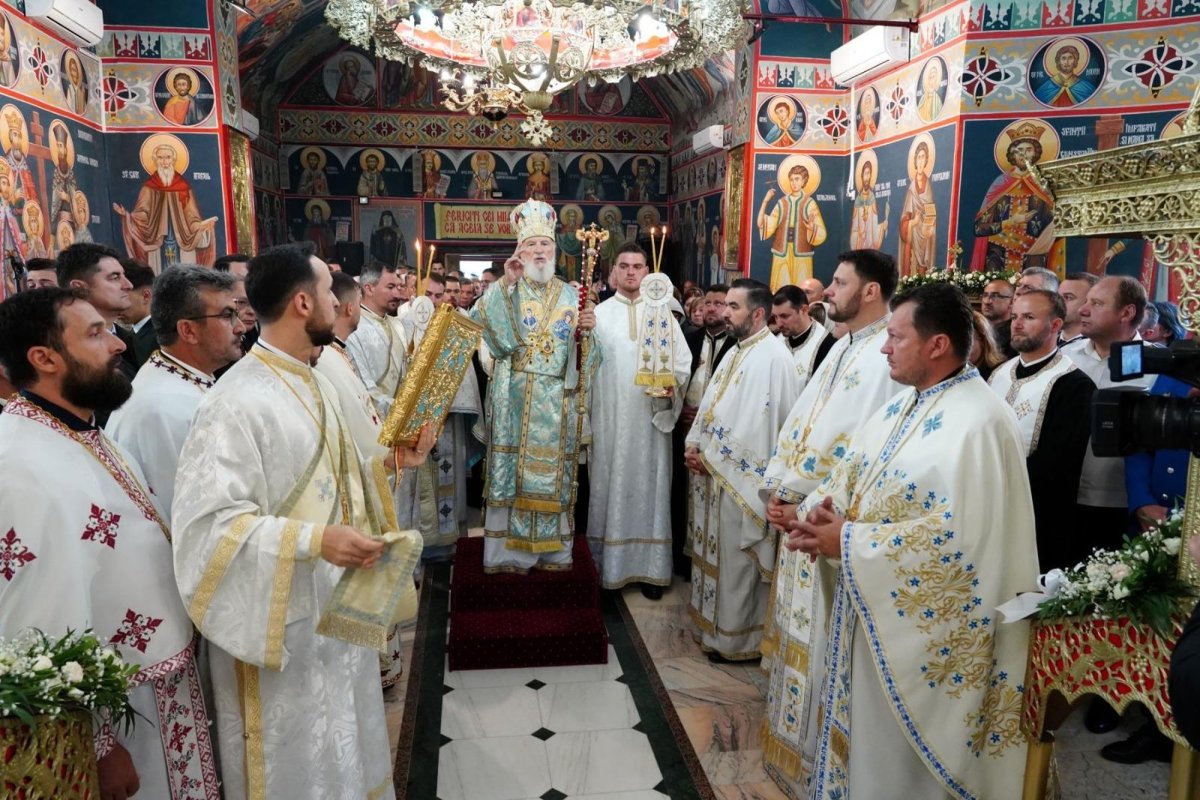 Sfințirea bisericii Parohiei Ionești din județul Dâmbovița 332760