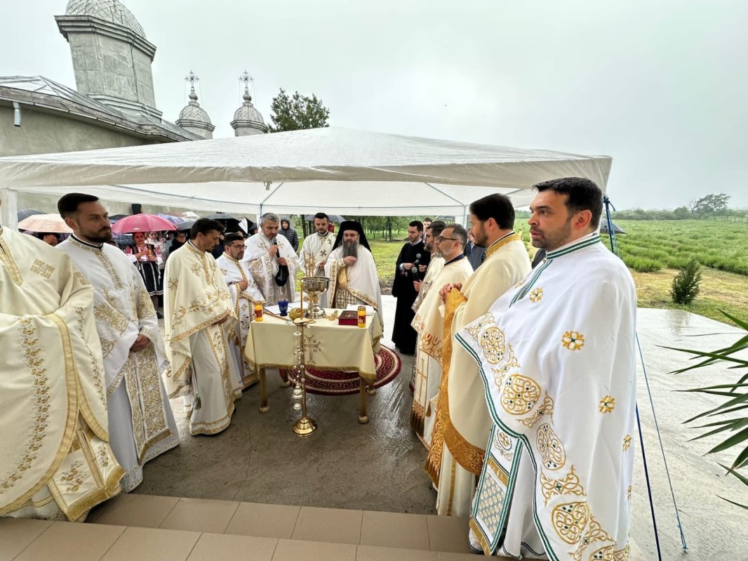 Sfințire de capelă mortuară la o parohie din Prahova 332709