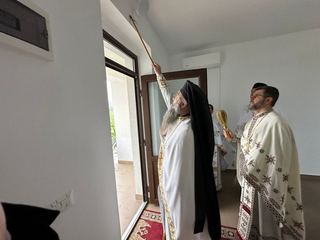 Sfințire de capelă mortuară la o parohie din Prahova 332710