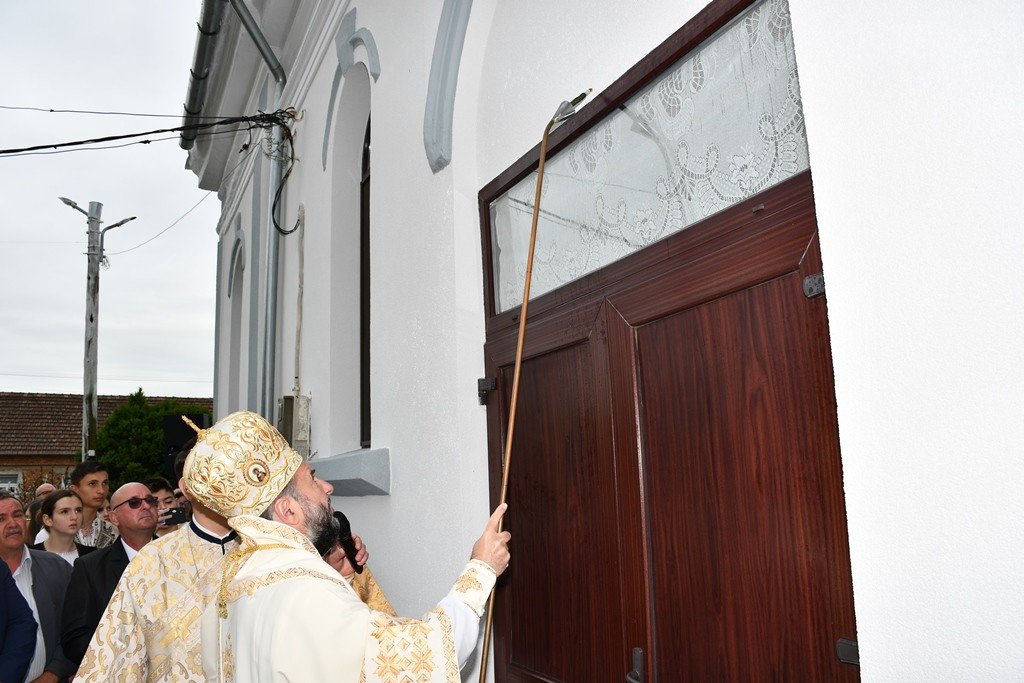 Biserică restaurată pentru o comunitate mică din Caraș-Severin 332811