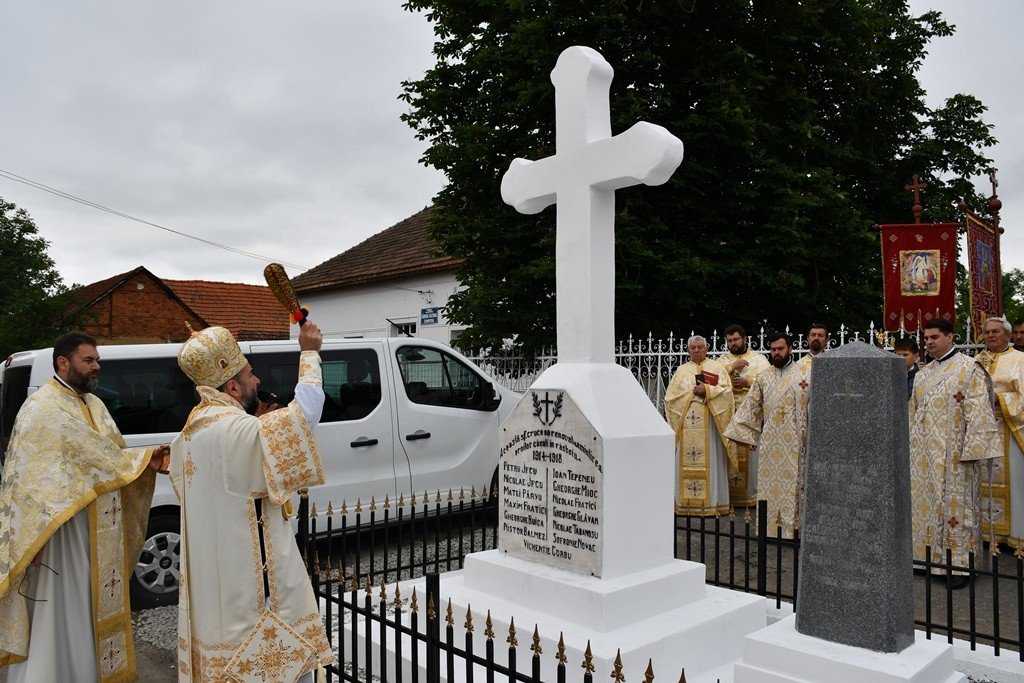 Biserică restaurată pentru o comunitate mică din Caraș-Severin 332812