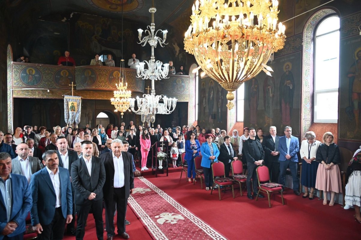 Slujire arhierească la biserica Parohiei Picleu, Protopopiatul Marghita 332794