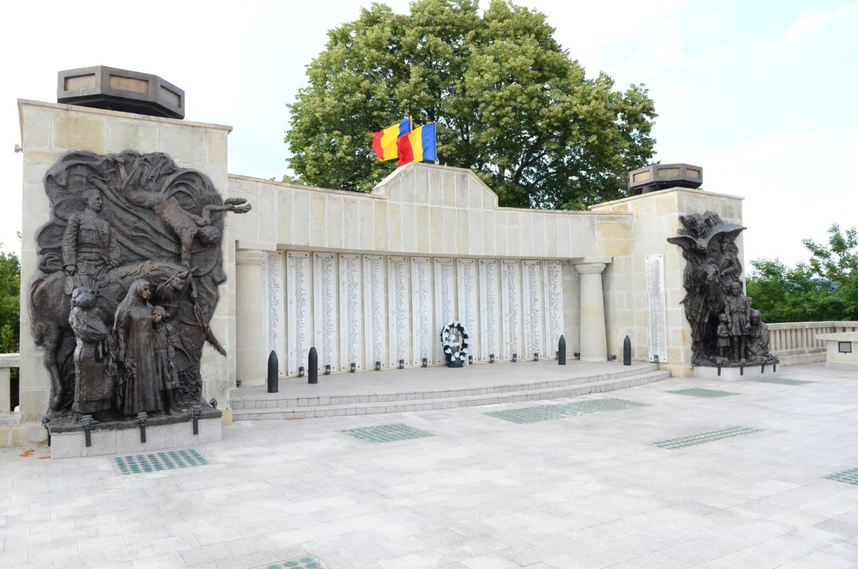 „Eroi au fost, eroi sunt încă, şi-or fi în neamul românesc” 332826