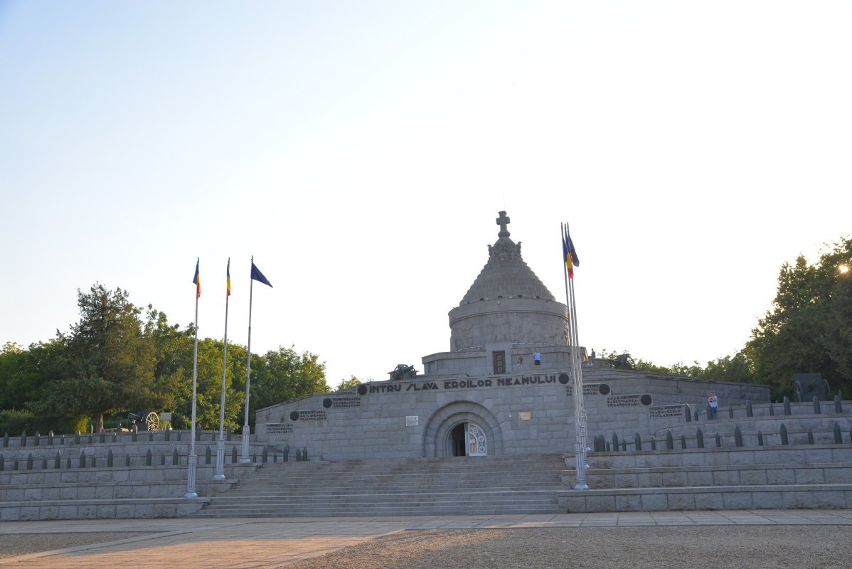 „Eroi au fost, eroi sunt încă, şi-or fi în neamul românesc” 332827