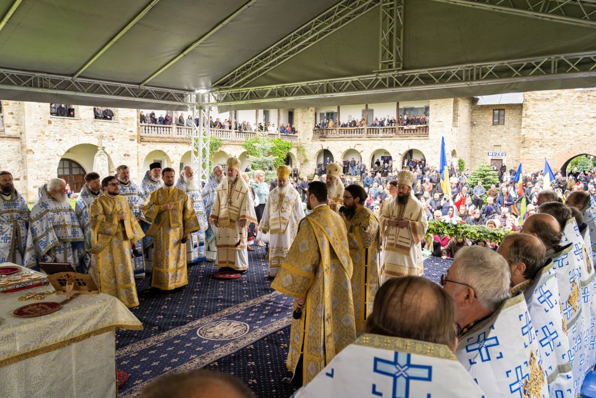 Mănăstirea Neamț și-a sărbătorit hramul istoric 332914