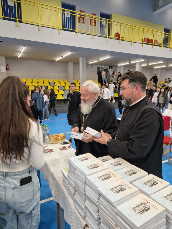 Vizită pastorală la Colegiul Tehnic „Ana Aslan” din Cluj-Napoca 332892