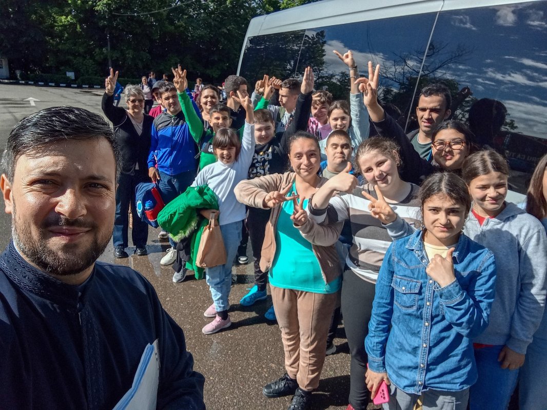 Zi de bucurie pentru copiii cu deficiențe de auz din Buzău 332927