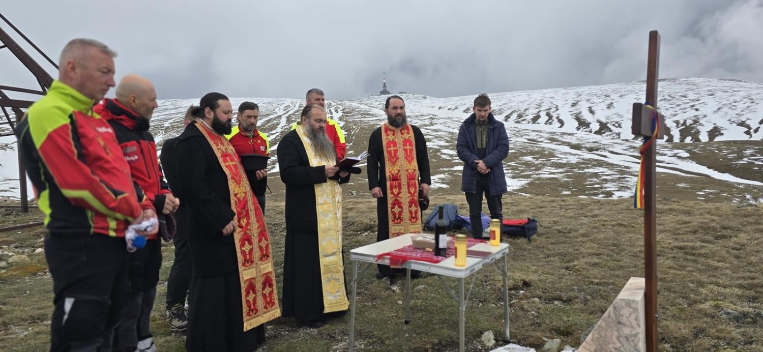 Slujbă de pomenire a eroilor pe platoul Bucegi 333077