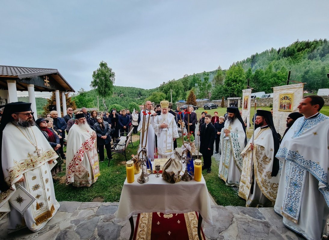 Târnosirea bisericii mănăstirii de la Muntele Rece 333039