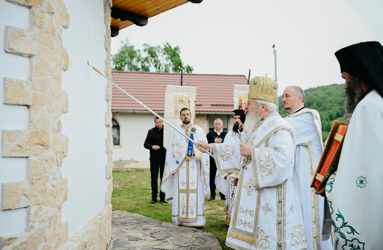 Târnosirea bisericii mănăstirii de la Muntele Rece 333040