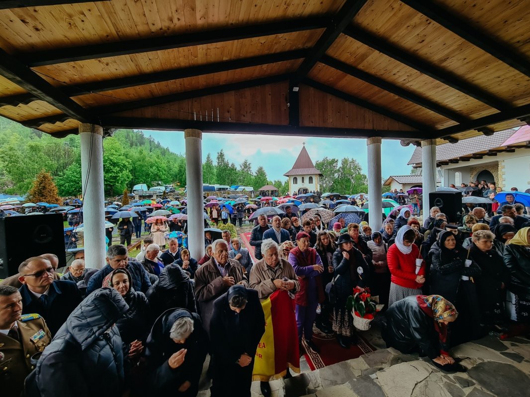 Târnosirea bisericii mănăstirii de la Muntele Rece 333042
