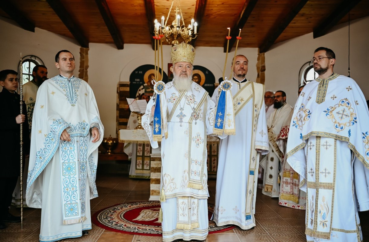 Târnosirea bisericii mănăstirii de la Muntele Rece 333043