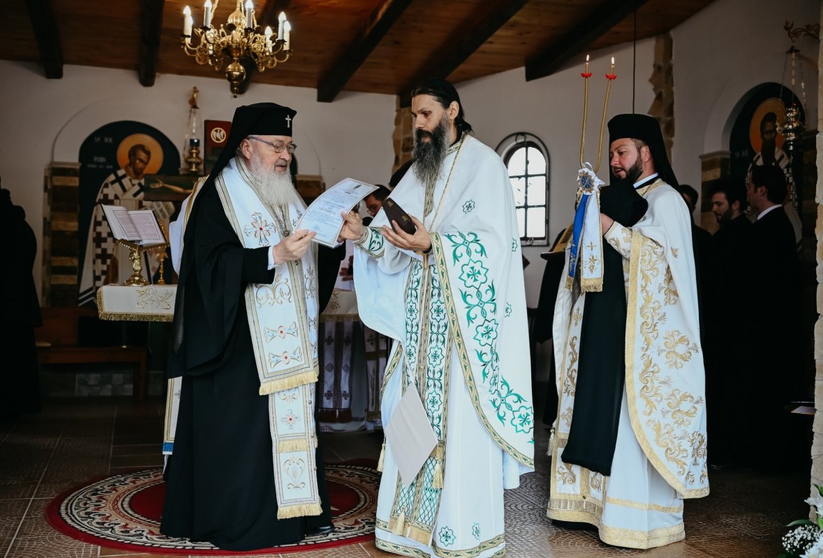 Târnosirea bisericii mănăstirii de la Muntele Rece 333044