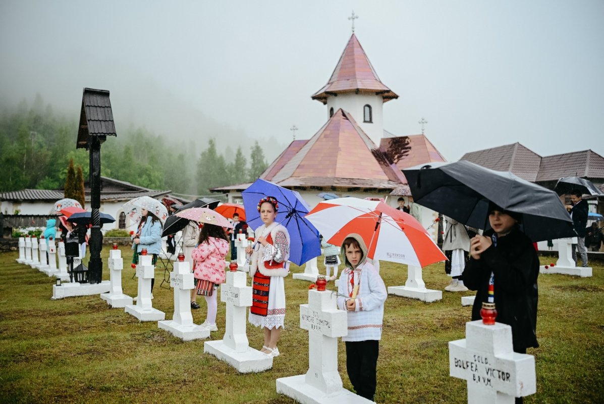 Târnosirea bisericii mănăstirii de la Muntele Rece 333045