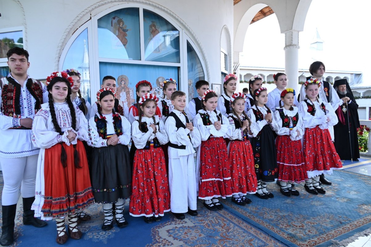 Întâlnirea Tinerilor Ortodocși Bihoreni la Mănăstirea „Sfânta Cruce” din Oradea  333275