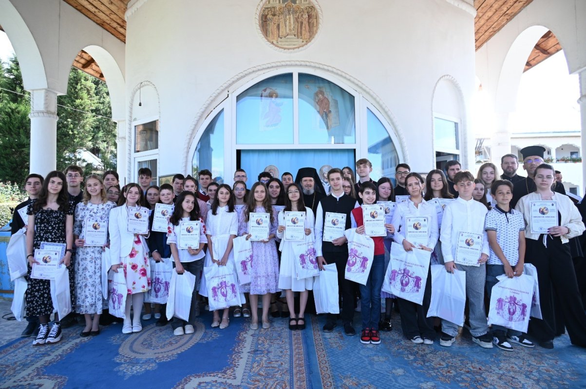 Întâlnirea Tinerilor Ortodocși Bihoreni la Mănăstirea „Sfânta Cruce” din Oradea  333276