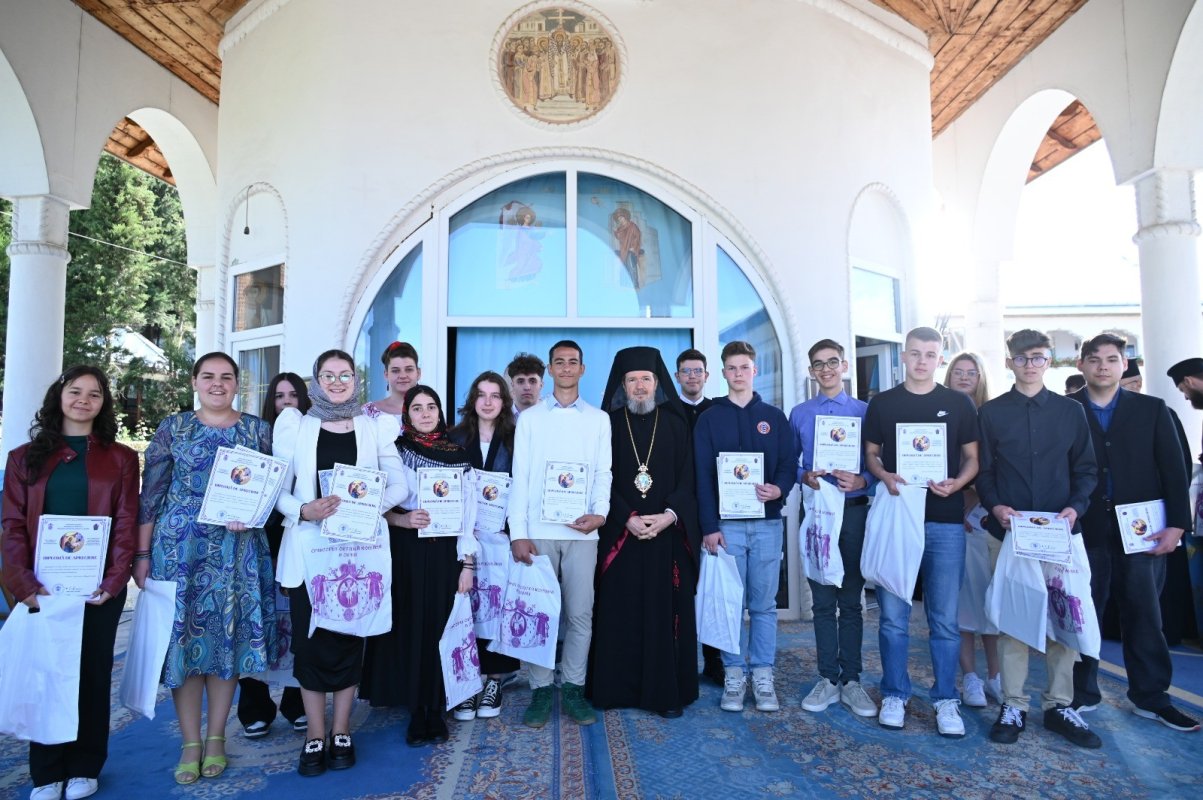 Întâlnirea Tinerilor Ortodocși Bihoreni la Mănăstirea „Sfânta Cruce” din Oradea  333277