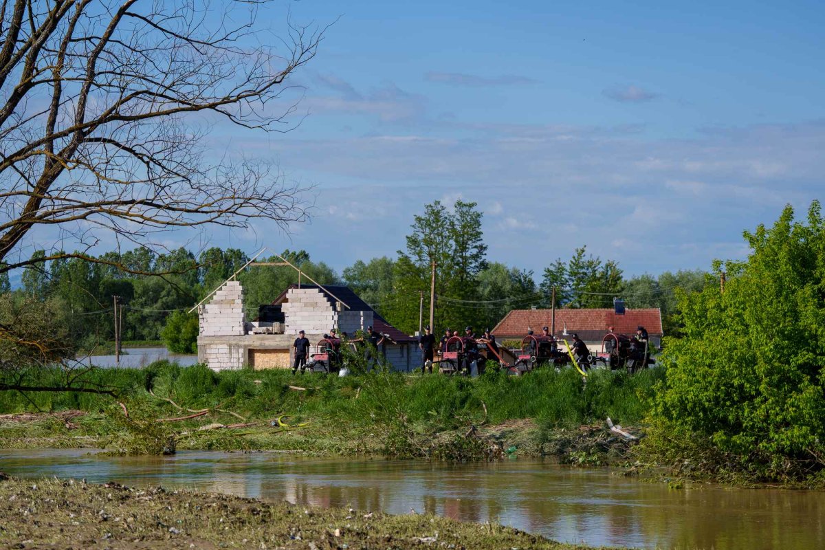 Acțiuni pe mai multe planuri în zonele afectate de inundații 333328