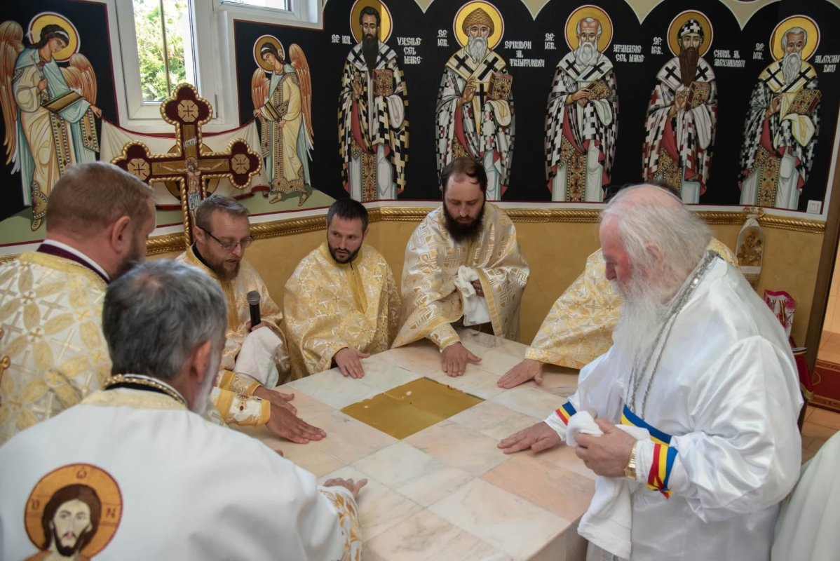 Credincioșii lugojeni s-au reunit la sfințirea unei biserici 333368