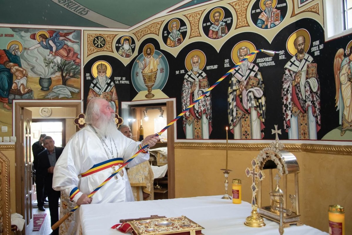 Credincioșii lugojeni s-au reunit la sfințirea unei biserici 333371