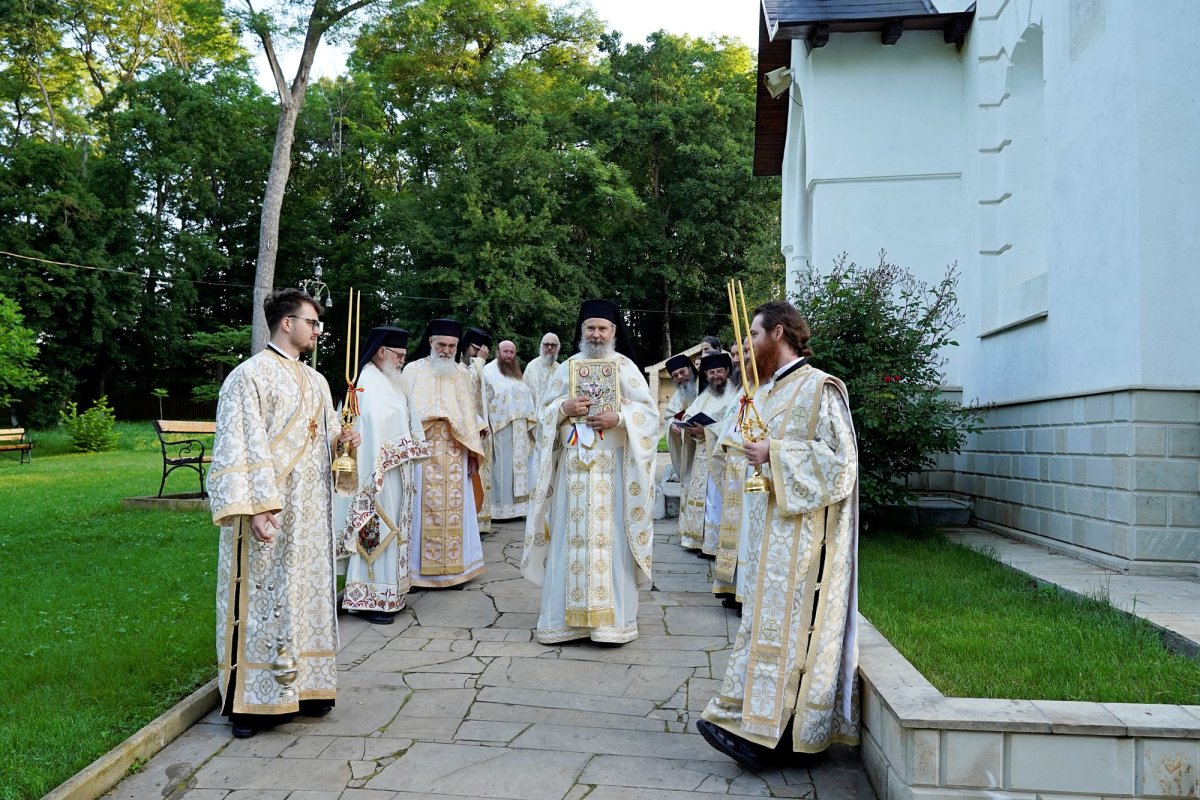 Cursuri pentru definitivat pentru monahi din Mitropolia Moldovei și Bucovinei 333339