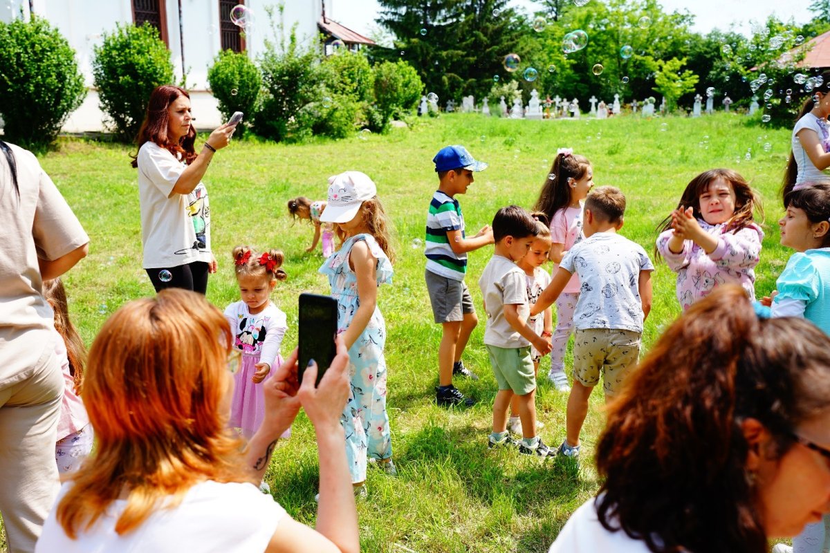 Festivitate interactivă pentru copiii din Parohia Cocorăștii Grind 333382