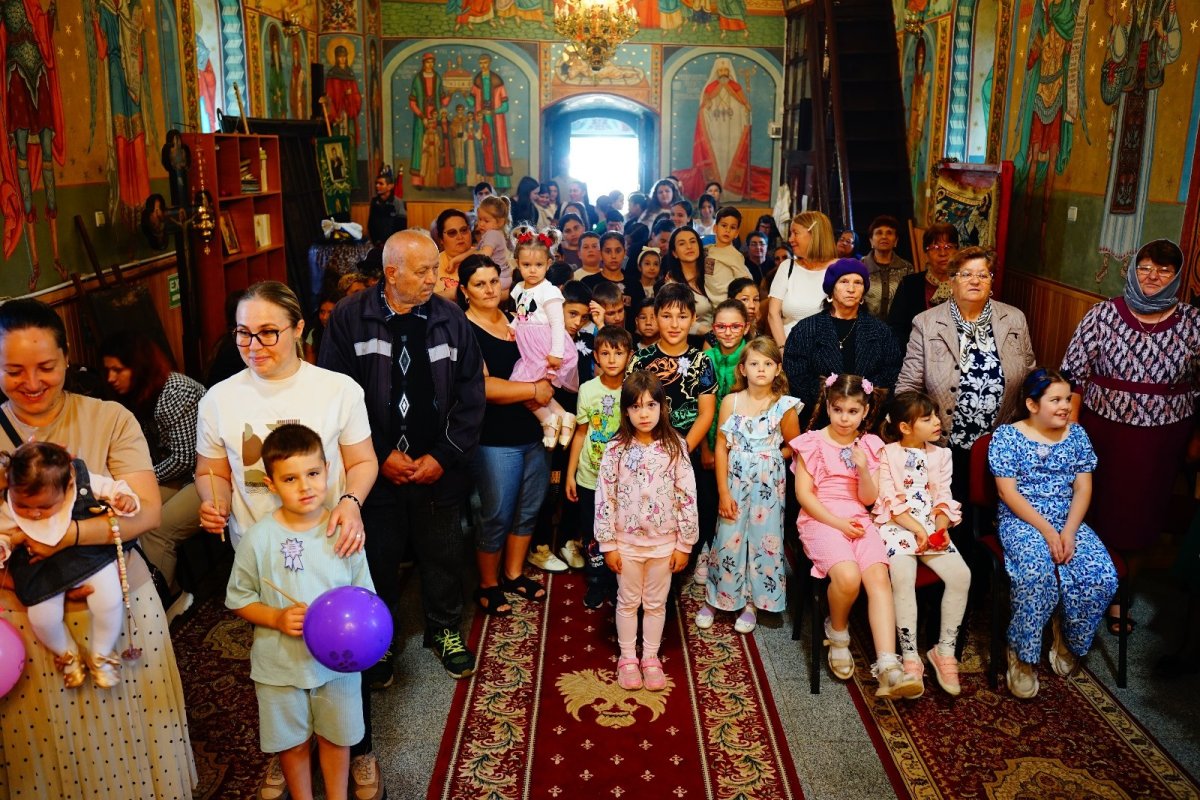 Festivitate interactivă pentru copiii din Parohia Cocorăștii Grind 333384