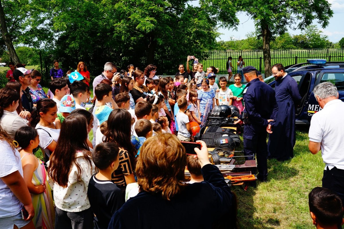 Festivitate interactivă pentru copiii din Parohia Cocorăștii Grind 333385