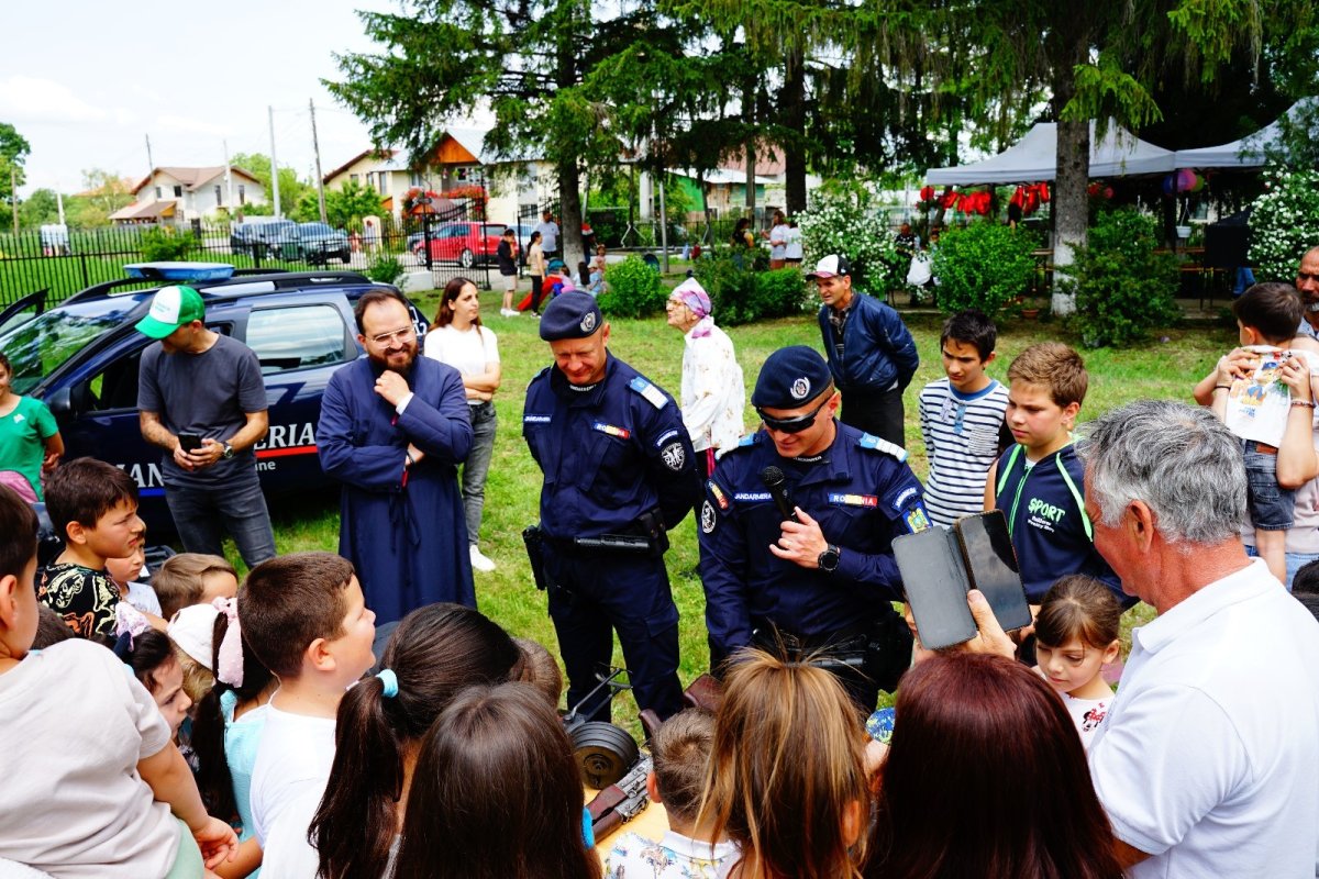 Festivitate interactivă pentru copiii din Parohia Cocorăștii Grind 333386