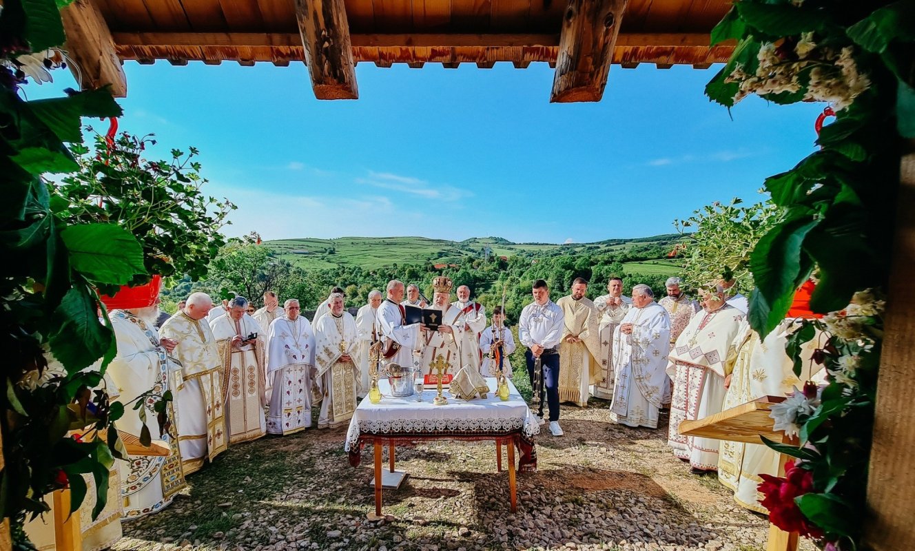 Sfințirea bisericii de lemn din Macău, județul Cluj 333355