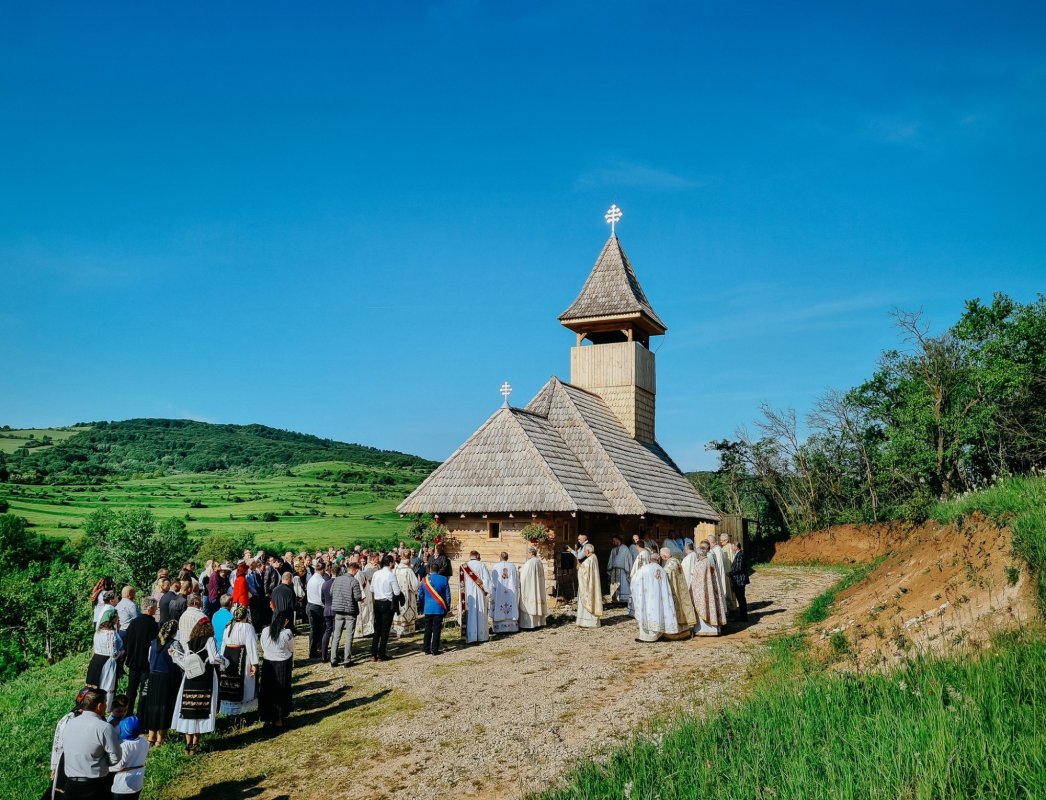 Sfințirea bisericii de lemn din Macău, județul Cluj 333356
