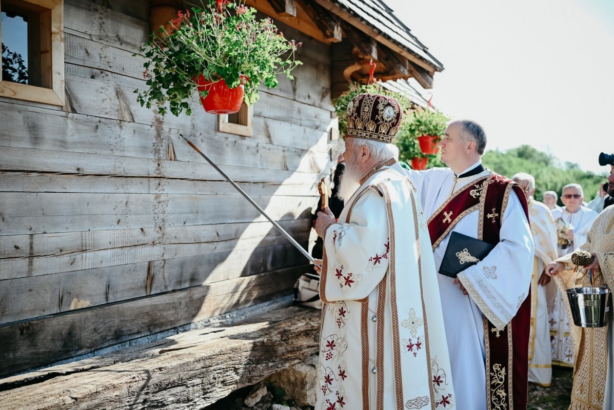 Sfințirea bisericii de lemn din Macău, județul Cluj 333358