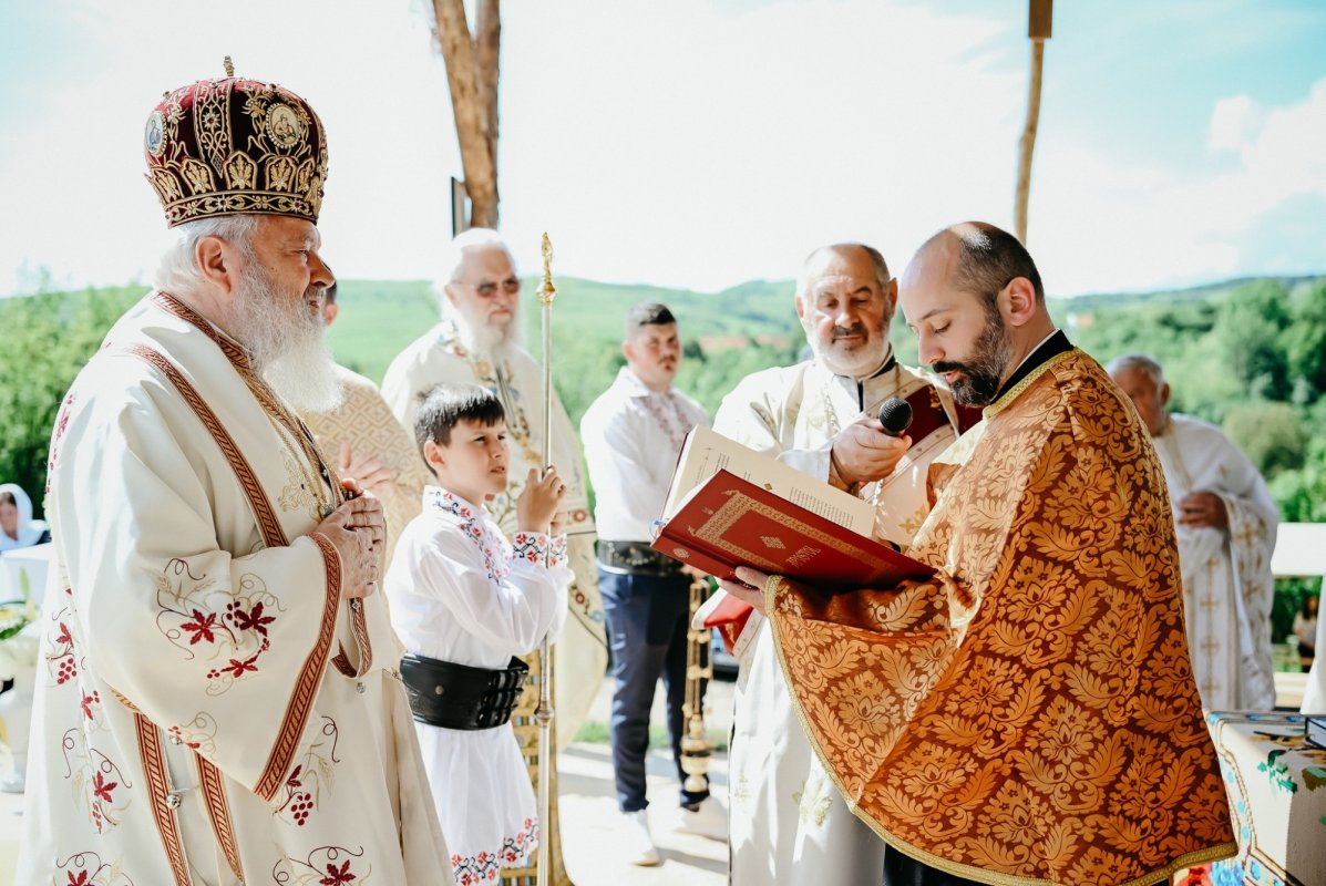 Sfințirea bisericii de lemn din Macău, județul Cluj 333359