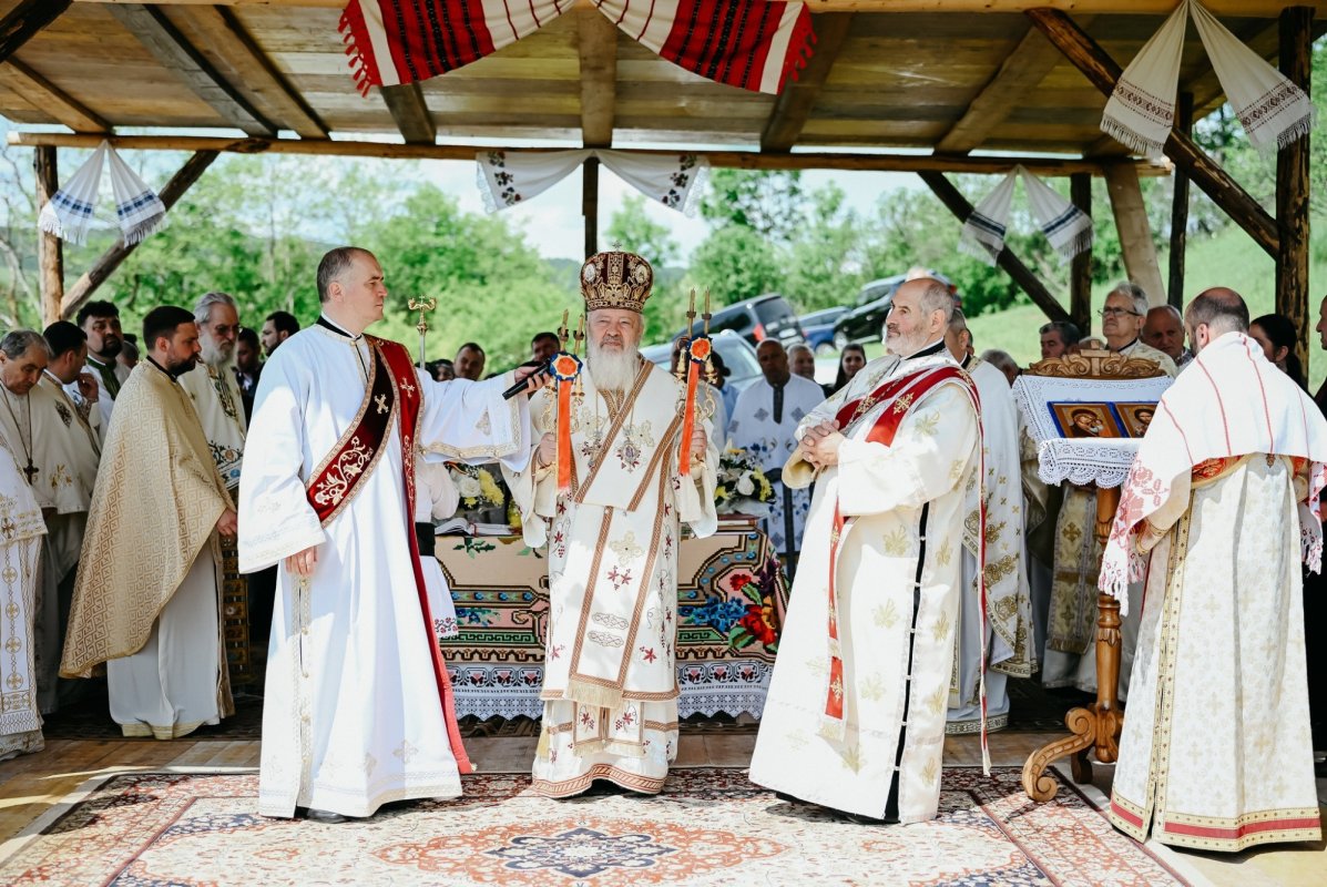 Sfințirea bisericii de lemn din Macău, județul Cluj 333360