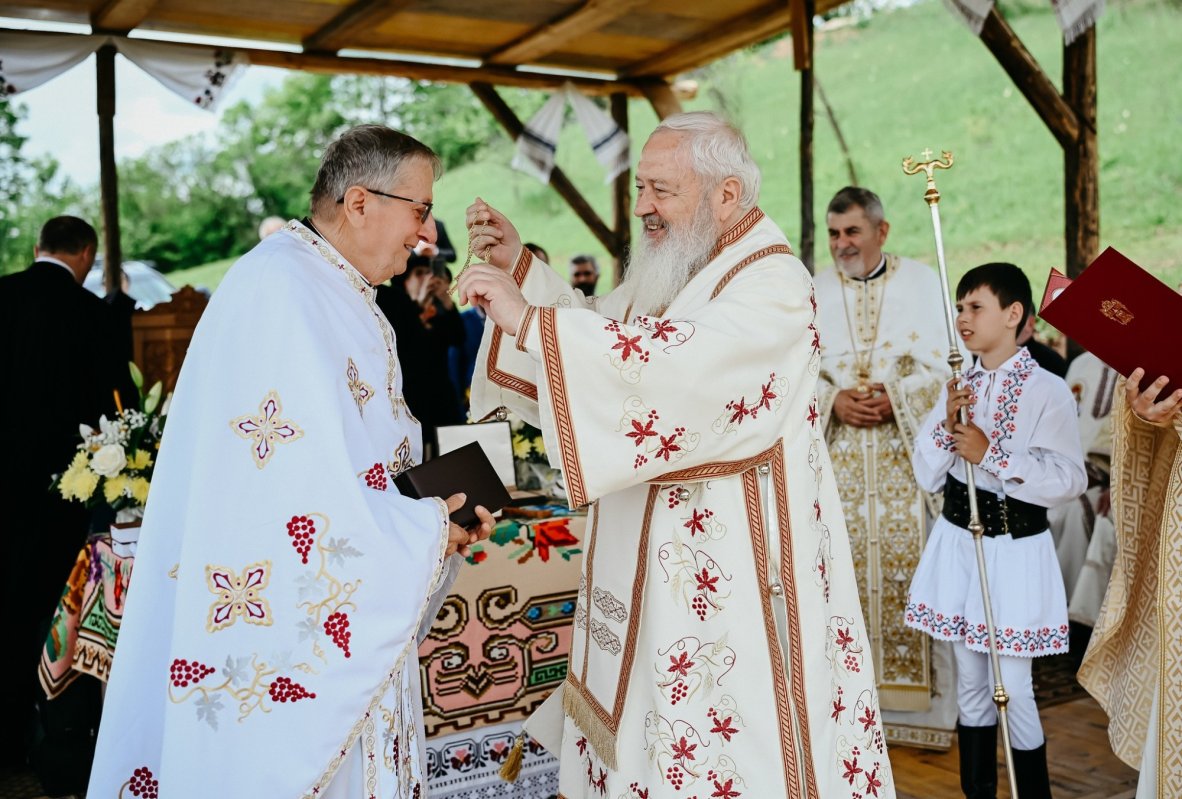 Sfințirea bisericii de lemn din Macău, județul Cluj 333361