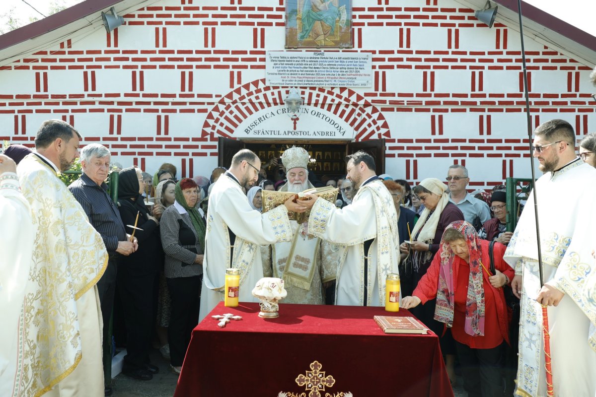 Sfinţirea Bisericii „Sfântul Apostol Andrei” din Craiova 333462