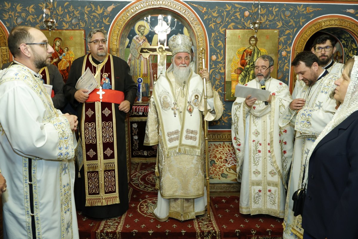 Sfinţirea Bisericii „Sfântul Apostol Andrei” din Craiova 333464